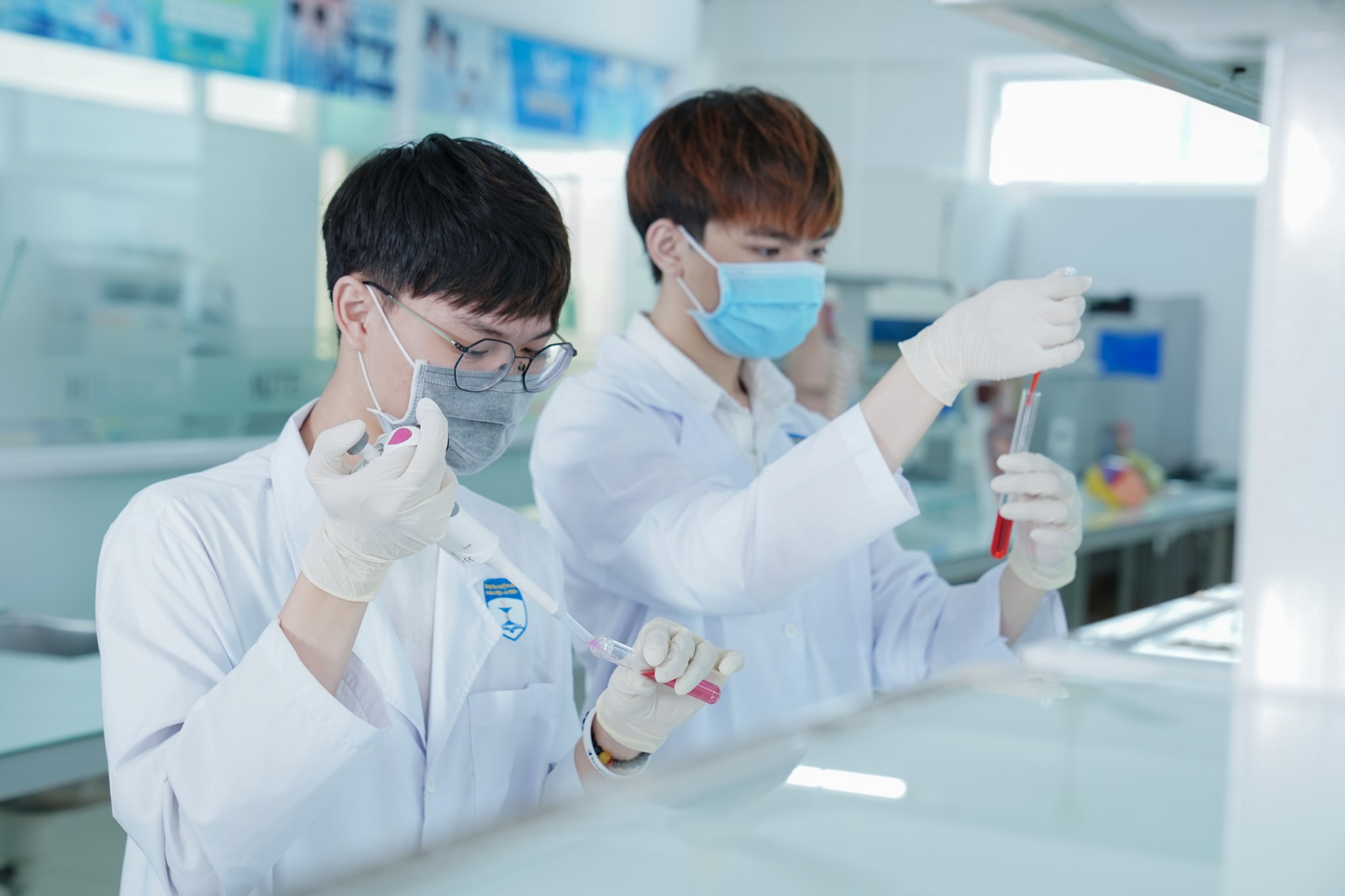 hoc nganh xet nghiem y hoc HUTECH