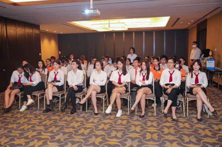 Sự năng động, thái độ ham học hỏi, siêng năng của sinh viên Khoa được Ban quản lý khách sạn đánh giá cao 5