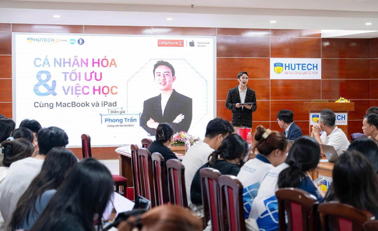 ngành Quản trị kinh doanh HUTECH 8