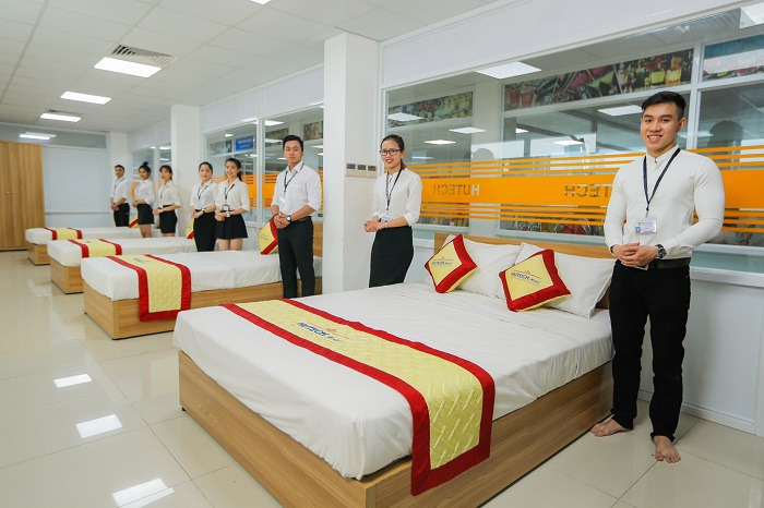 cử nhân ngành Quản trị khách sạn có bị thay thế bởi công nghệ AI? 2
