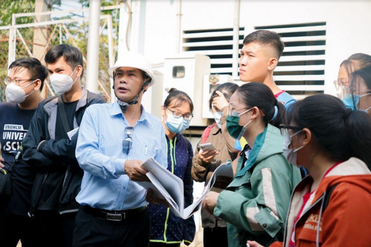 Sinh viên Kỹ thuật môi trường tìm hiểu quy trình xử lý nước thải tại Khu Công nghiệp Tân Bình 40