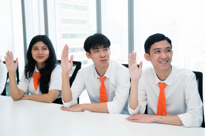 AI có đang thay thế hoàn toàn ngành Kinh doanh Thương mại? 1