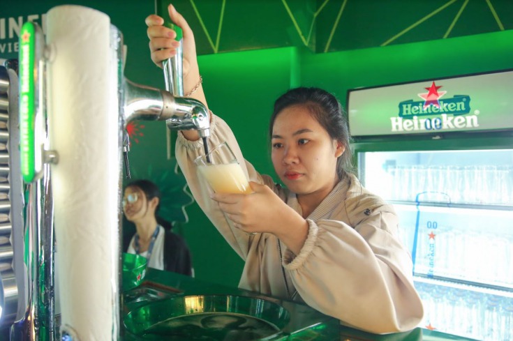 Sinh viên ngành Công nghệ sinh học HUTECH tìm hiểu quy trình sản xuất bia tại Nhà máy Bia Heineken Việt Nam 22