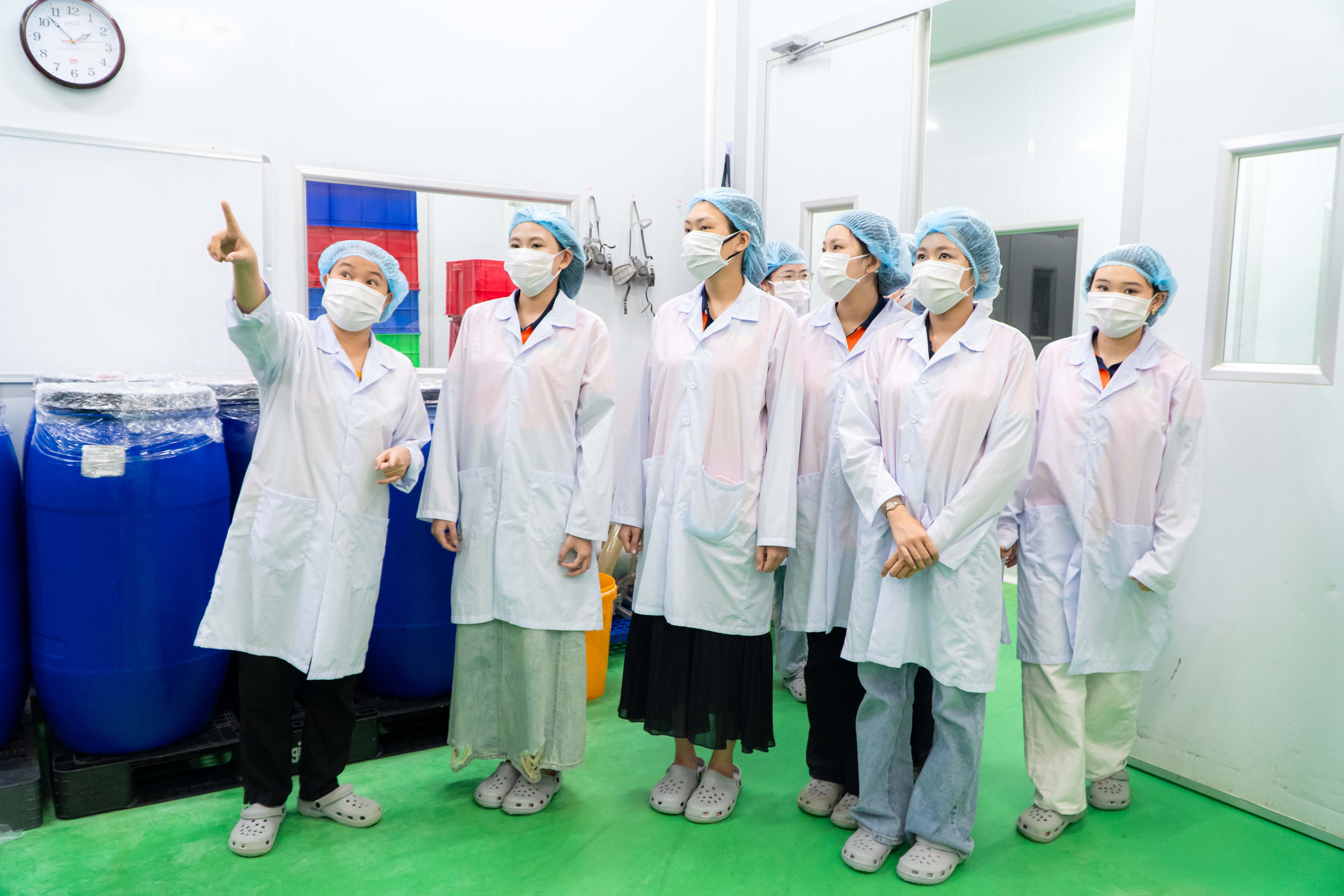 Sinh viên có cơ hội tham quan nhà máy Dược mỹ phẩm Labcos