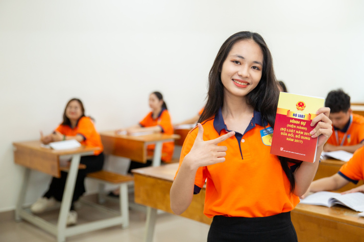 Học phí ngành Luật thương mại quốc tế là bao nhiêu? 62