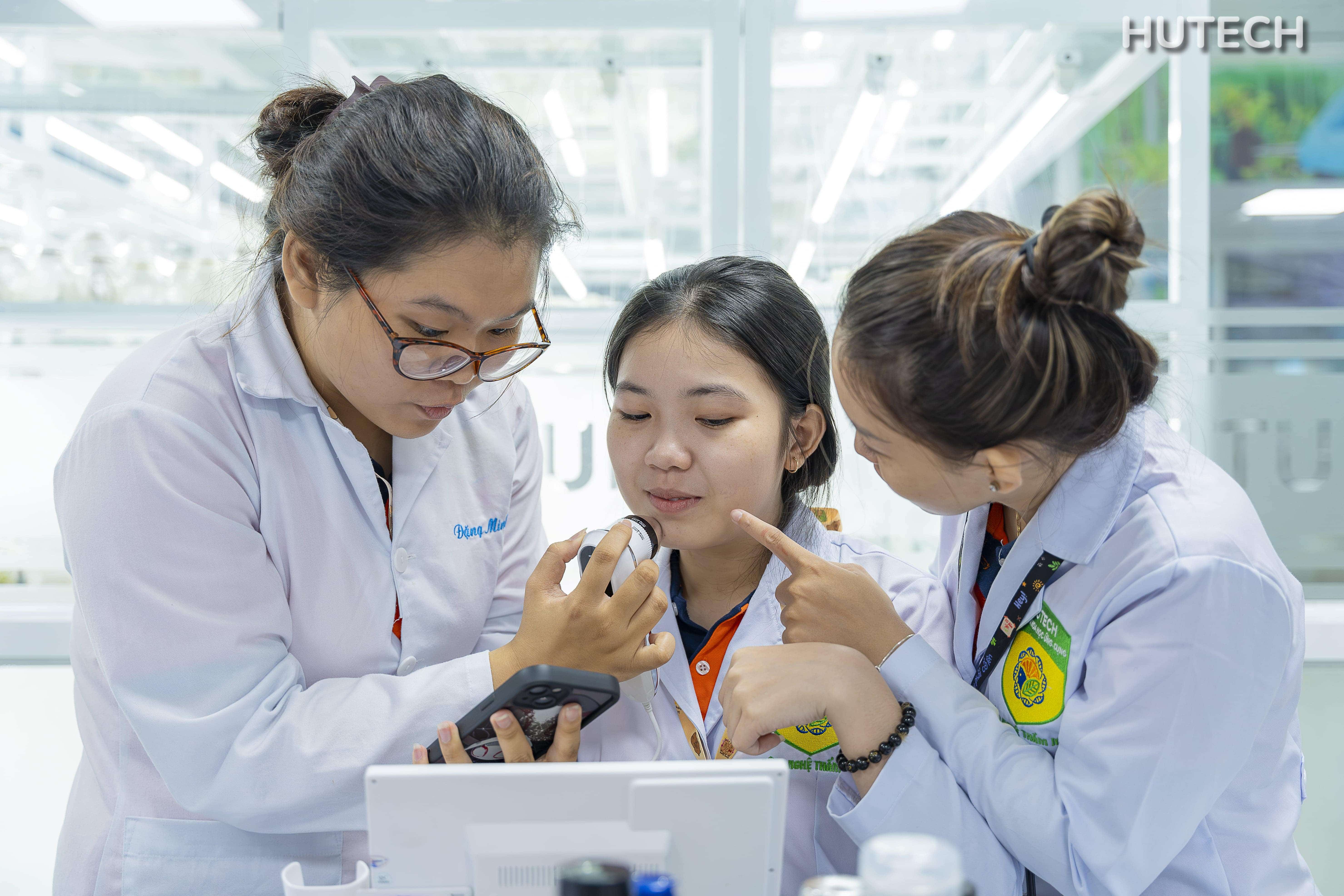 hoc cong nghe tham my tai HUTECH