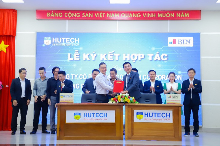 Đại diện HUTECH và Công ty Cổ phần BIN Corporation Group tiến hành ký kết MOU