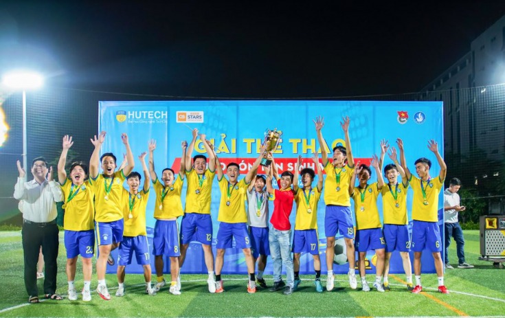 KING chính thức lên ngôi Vô địch môn Bóng đá nam Giải Thể thao Chào đón Tân Sinh viên 2022-2023 42