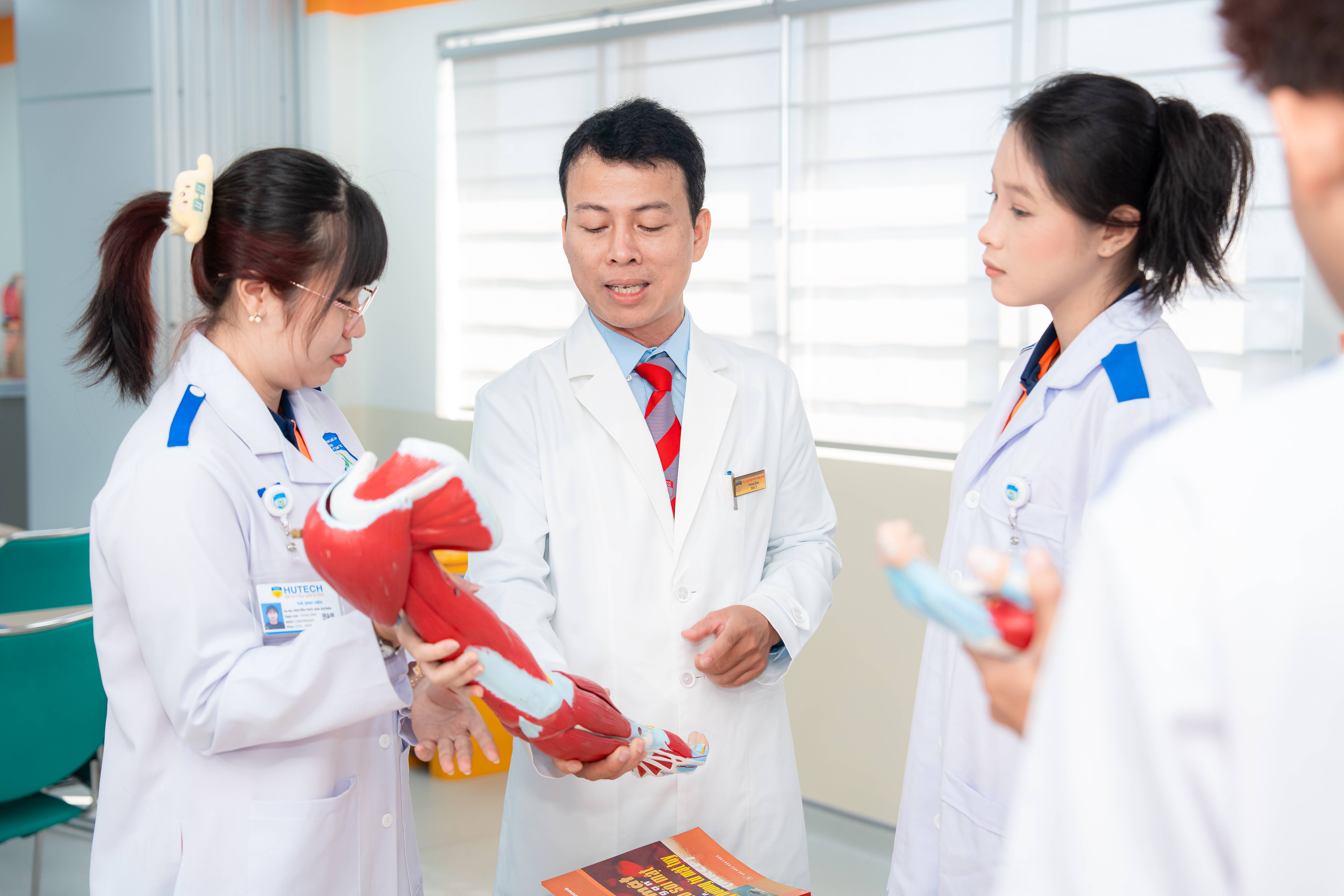 Để xét tuyển ngành Y khoa cần học tốt môn nào? 123