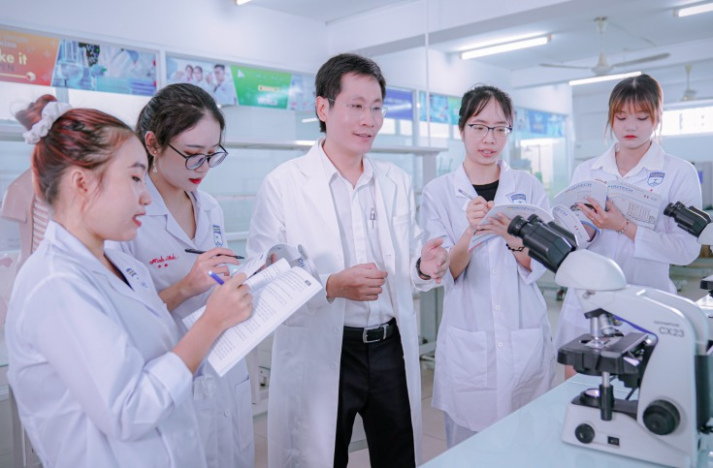Ngành Điều dưỡng có bị thay thế bởi công nghệ AI? 4