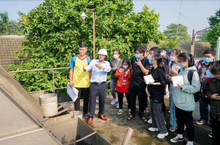Sinh viên Kỹ thuật môi trường tìm hiểu quy trình xử lý nước thải tại Khu Công nghiệp Tân Bình 24