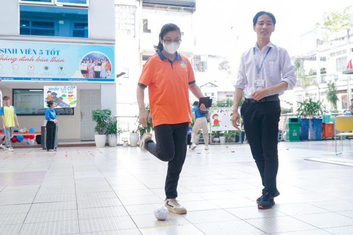 Sinh viên Khoa Quản trị kinh doanh tham gia các trò chơi dân gian đón mừng xuân Quý Mão 2023 HUTECH 6