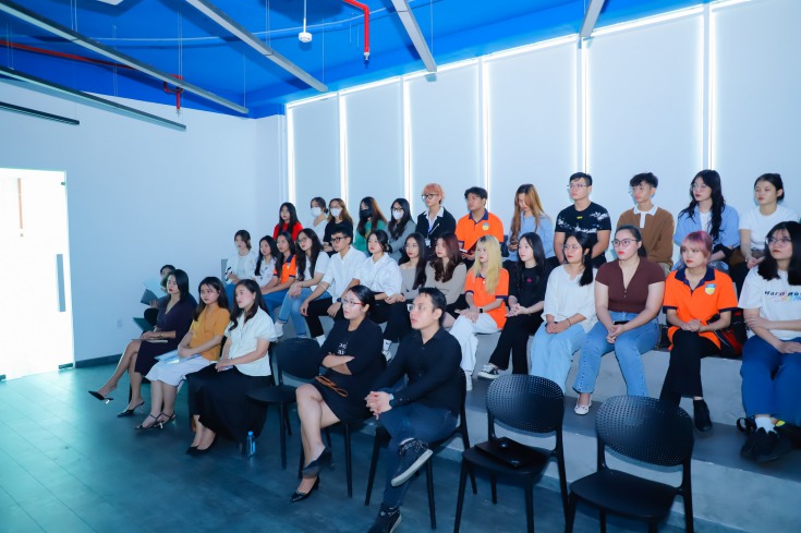  Sinh viên được nghe giới thiệu về Công ty CP Buzzmetrics và các công ty con thuộc Younet Group 2