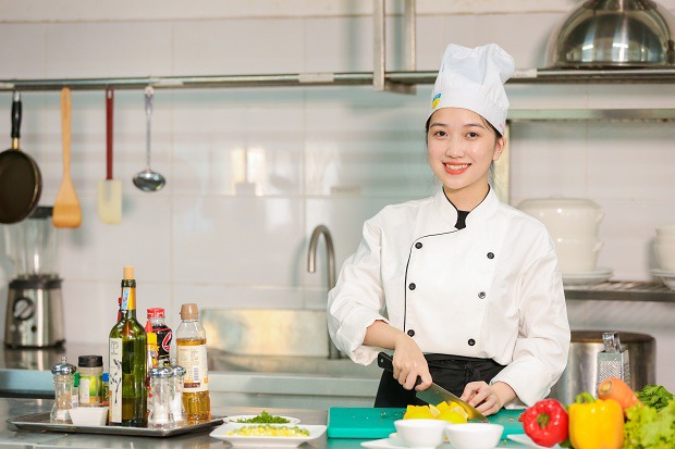 Sau khi tốt nghiệp sinh viên ngành Quản trị nhà hàng và dịch vụ ăn uống có thể đảm nhiệm nhiều vị trí khác nhau
