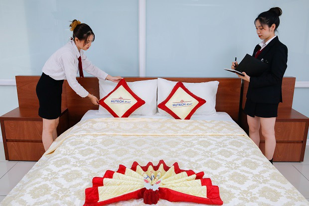 cử nhân ngành Quản trị khách sạn có bị thay thế bởi công nghệ AI? 1