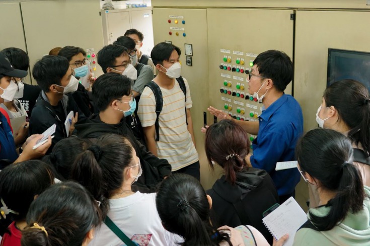 Sinh viên Kỹ thuật môi trường tìm hiểu quy trình xử lý nước thải tại Khu Công nghiệp Tân Bình 42
