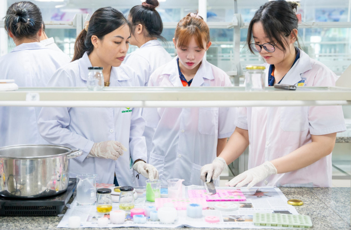 Ngành Công nghệ thẩm mỹ xét tuyển những tổ hợp nào? 185