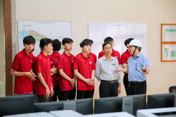 Kỹ sư ngành Kỹ thuật điện tử viễn thông có bị thay thế bởi công nghệ AI 2