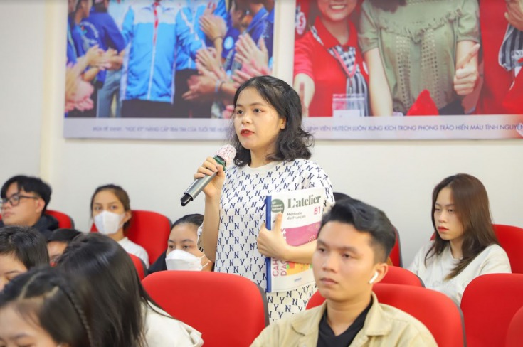 Sinh viên ngành Tiếng Anh thương mại tích lũy kiến thức về cách thích nghi văn hóa doanh nghiệp tại các tập đoàn đa quốc gia 31