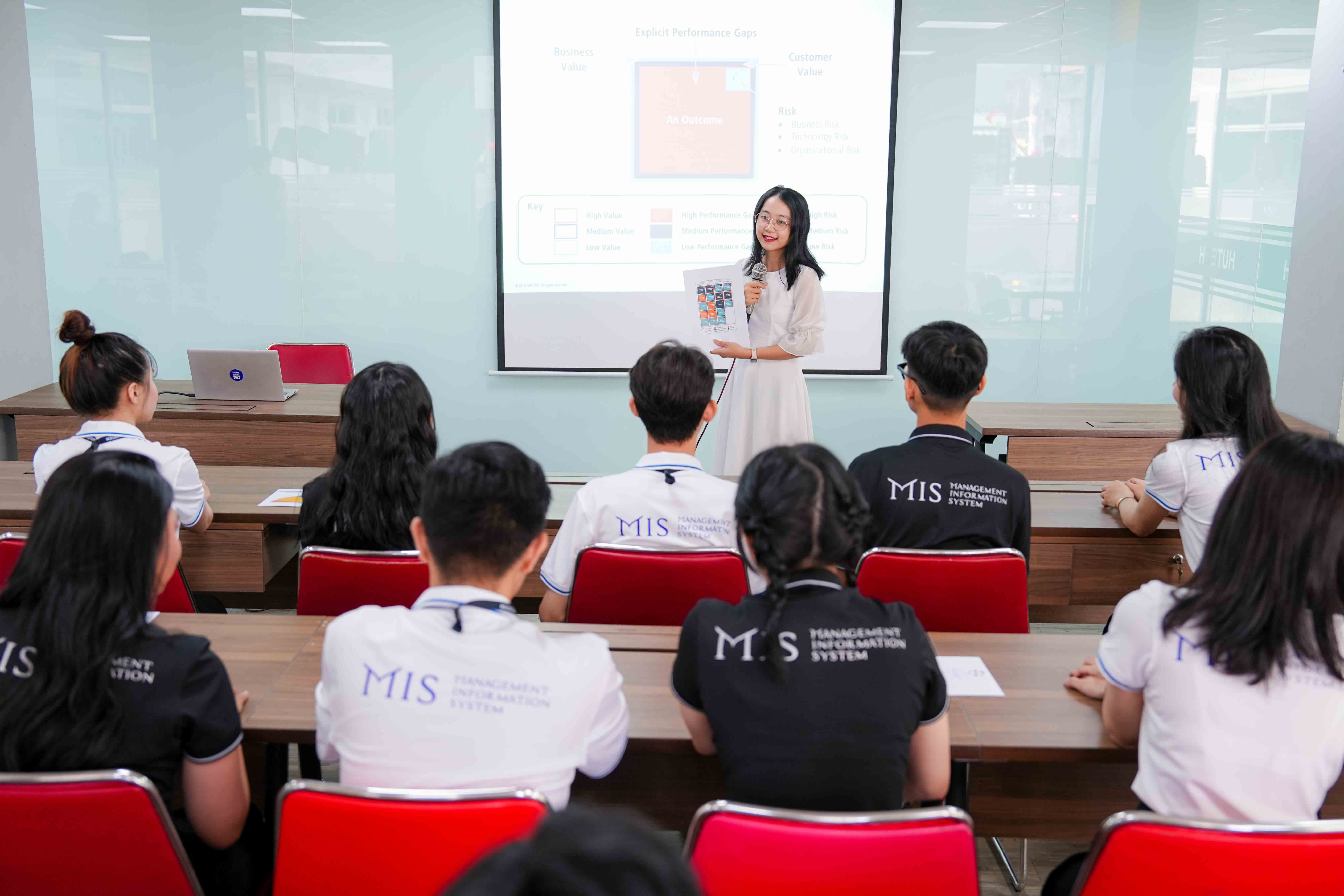 Top 5 trường đại học uy tín đào tạo ngành Hệ thống thông tin quản lý tại Việt Nam 98