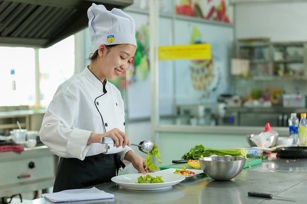 Để xét tuyển ngành Quản trị nhà hàng và dịch vụ ăn uống cần học tốt môn nào? 55
