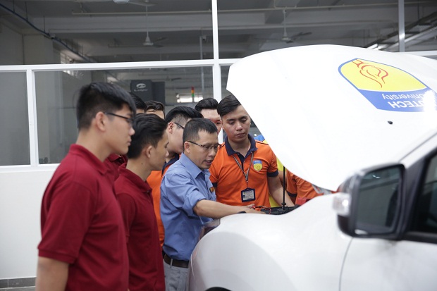 Cơ hội việc làm ngành công nghệ ô tô khi Việt Nam bước vào giai đoạn xã hội  hóa xe hơi  Cao đẳng Công nghệ và Thương mại Hà Nội