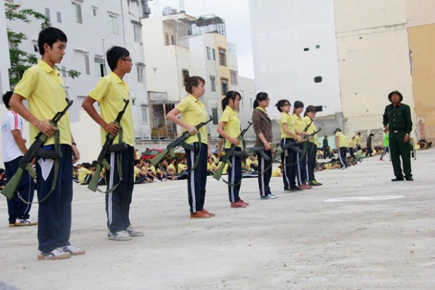 sinh-vien-hutech-hoc-quoc-phong