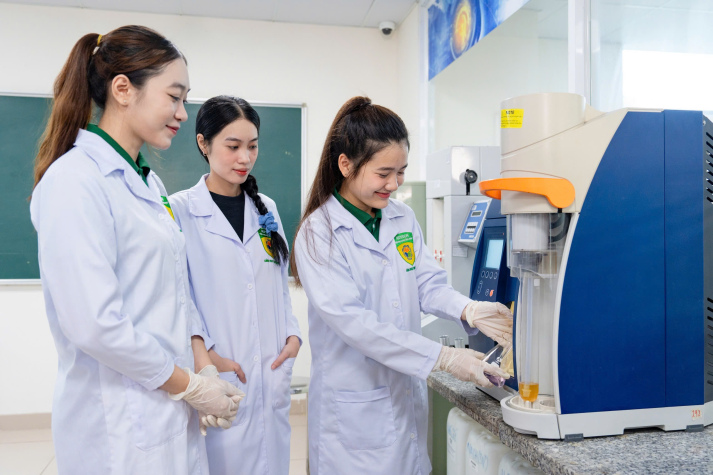 Giới thiệu về Viện Khoa học Ứng dụng HUTECH 30