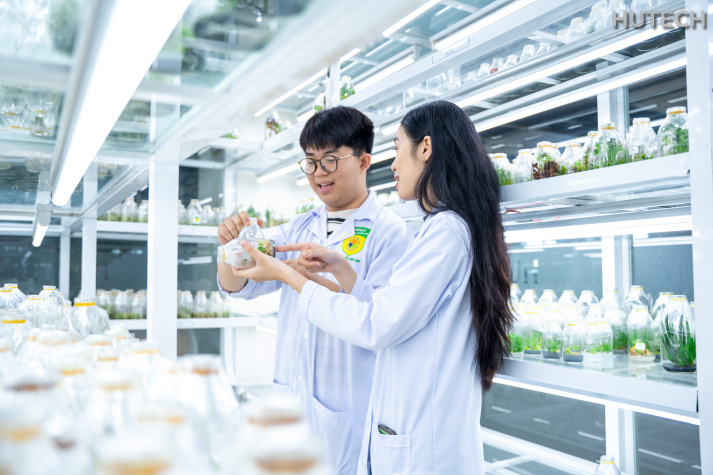 Trung tâm Thực hành - thí nghiệm của sinh viên Công nghệ Thẩm mỹ - Sinh học - Thực phẩm - Môi trường HUTECH 94