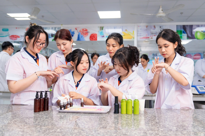 Giới thiệu về Viện Khoa học Ứng dụng HUTECH 25