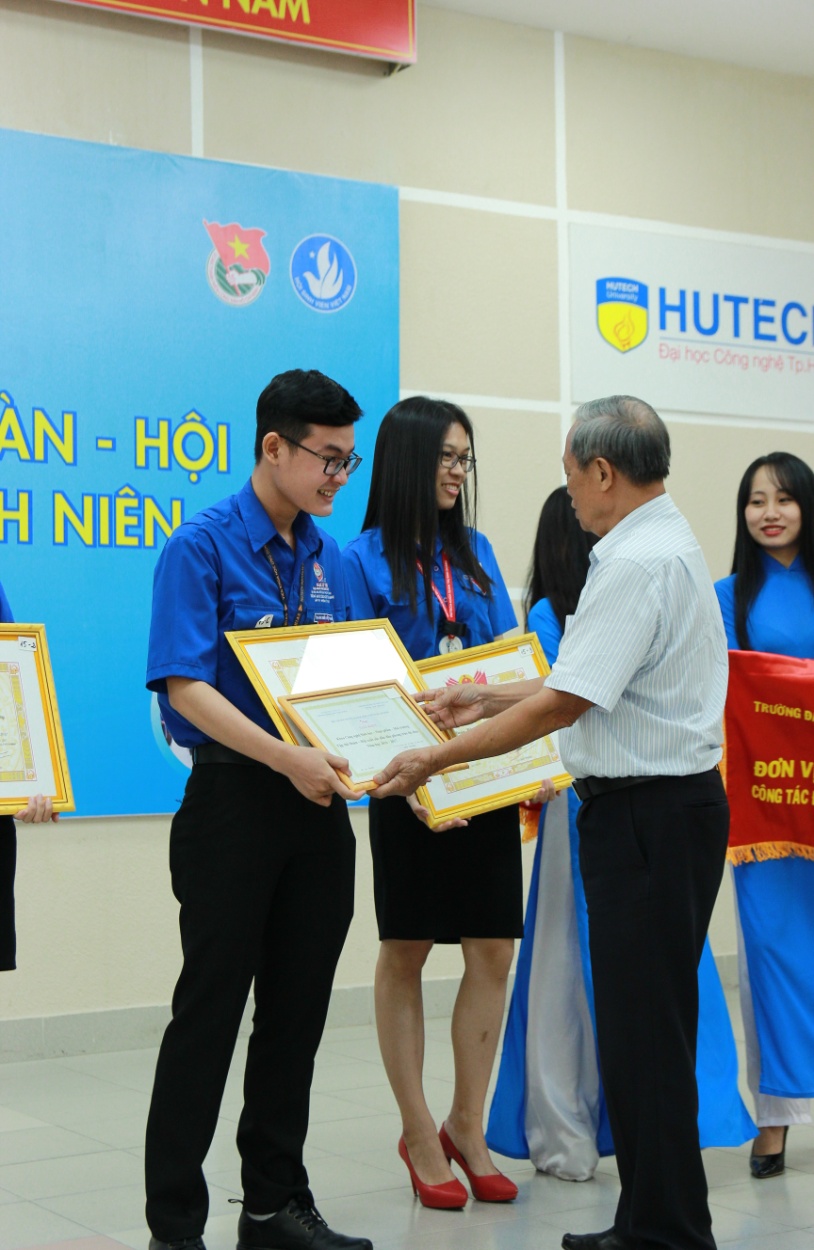 Đoàn - Hội Viện Khoa học ứng dụng Hutech - Xuất sắc là đơn vị dẫn đầu 227