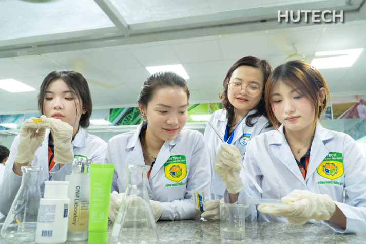 Trung tâm Thực hành - thí nghiệm của sinh viên Công nghệ Thẩm mỹ - Sinh học - Thực phẩm - Môi trường HUTECH 152
