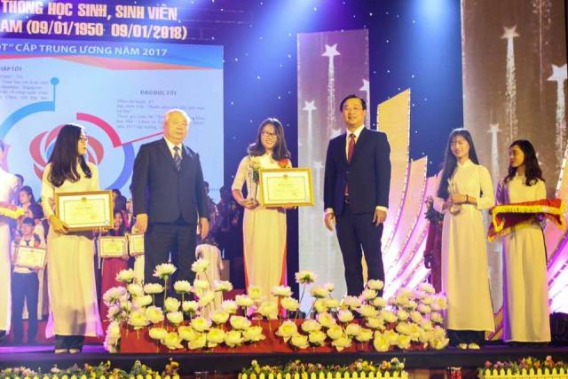 Sinh viên 5 Tốt " Những mảnh ghép của sự nỗ lực" 19