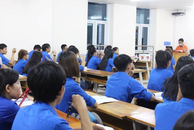Sinh viên 14DMT vừa tham quan vừa “lượm” kiến thức từ NMXL nước thải - KCN Tân Bình và KCN Long Hậu 29