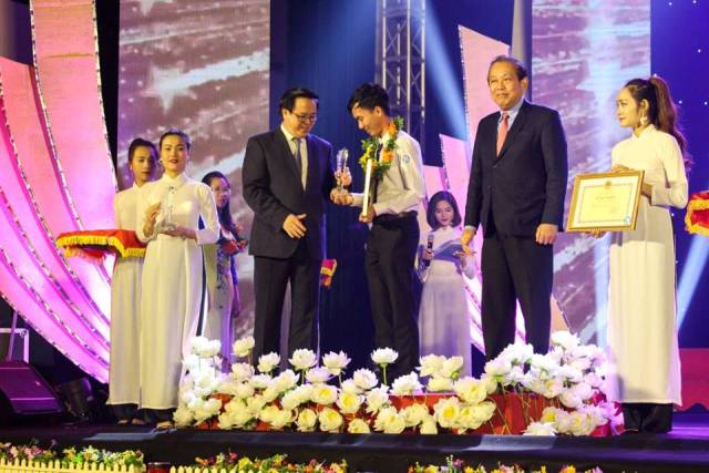 Sinh viên 5 Tốt " Những mảnh ghép của sự nỗ lực" 33