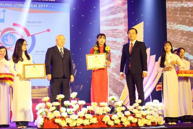 Sinh viên 5 Tốt " Những mảnh ghép của sự nỗ lực" 38