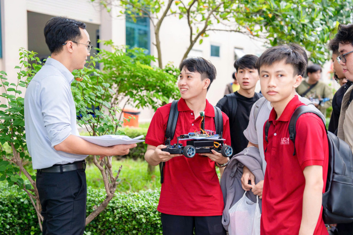 CÔNG NGHỆ Ô TÔ THÔNG MINH – NGÀNH HỌC CHO THẾ HỆ KỸ SƯ LÀM CHỦ XE ĐIỆN, AI VÀ TƯƠNG LAI DI CHUYỂN 121