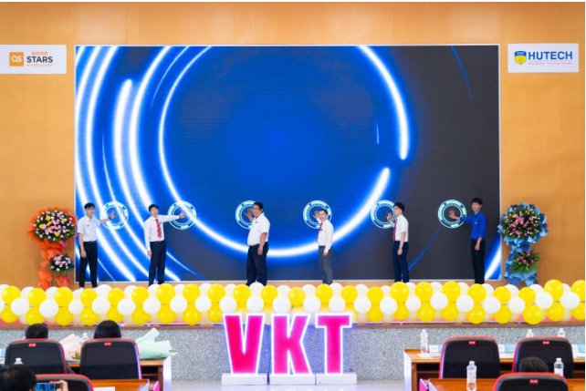 MỘT SỐ HÌNH ẢNH HOẠT ĐỘNG TIÊU BIỂU CỦA VIỆN KỸ THUẬT HUTECH NĂM HỌC 2024-2025 8