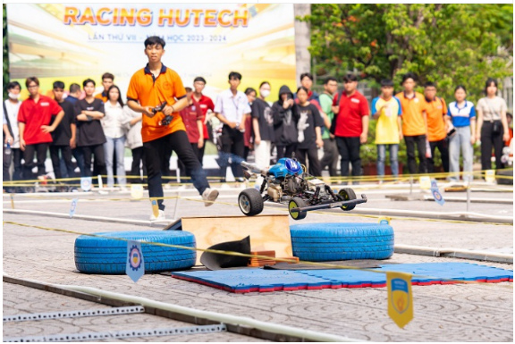MỘT SỐ HÌNH ẢNH HOẠT ĐỘNG TIÊU BIỂU CỦA VIỆN KỸ THUẬT HUTECH NĂM HỌC 2023-2024 37