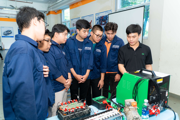 CÔNG NGHỆ Ô TÔ ĐIỆN – NGÀNH HỌC XANH CHO THẾ HỆ KỸ SƯ TƯƠNG LAI 102