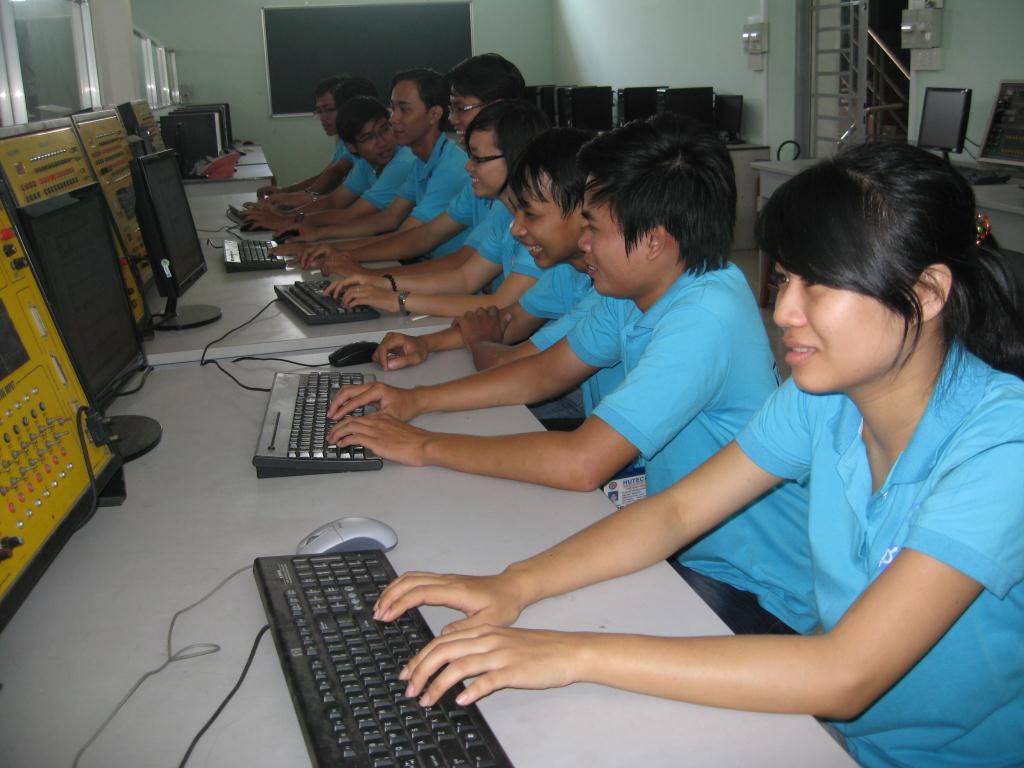 Học liên thông tại Khoa Cơ – Điện – Điện tử trường Đại học Kỹ thuật Công nghệ Tp.HCM 5
