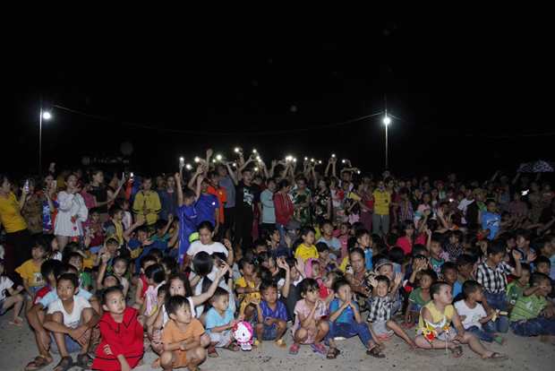 Viện kỹ thuật HUTECH mang chương trình thiện nguyện và đêm hội trăng rằm "SẮC MÀU TUỔI THƠ" đến trẻ em nghèo tỉnh Bình Phước 32