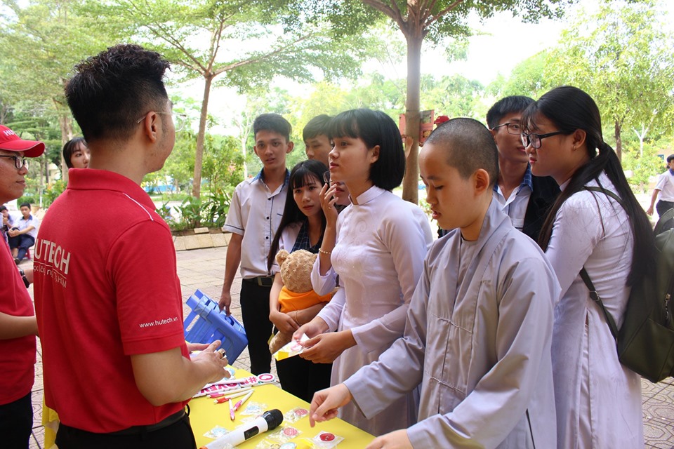 Học sinh trường THPT Nguyễn Bỉnh Khiêm – Đồng Nai hào hứng tại ngày hội tư vấn tuyển sinh Chuẩn Nhật Bản 44