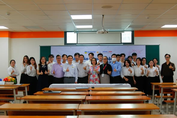 VJIT khẳng định dấu ấn đào tạo thực tiễn qua mùa bảo vệ đồ án, khóa luận tốt nghiệp năm học 2025–2026 97