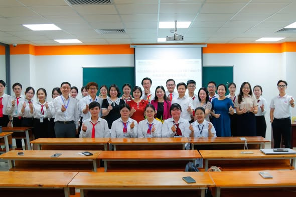 VJIT khẳng định dấu ấn đào tạo thực tiễn qua mùa bảo vệ đồ án, khóa luận tốt nghiệp năm học 2025–2026 91