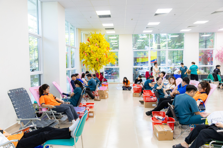 Sinh viên Viện Công nghệ Việt - Nhật (VJIT) - Lan tỏa yêu thương trong Ngày hội Hiến máu tình nguyện 13