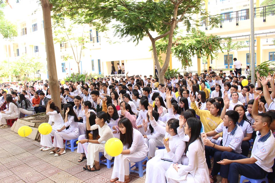 Học sinh trường THPT Nguyễn Bỉnh Khiêm – Đồng Nai hào hứng tại ngày hội tư vấn tuyển sinh Chuẩn Nhật Bản 12