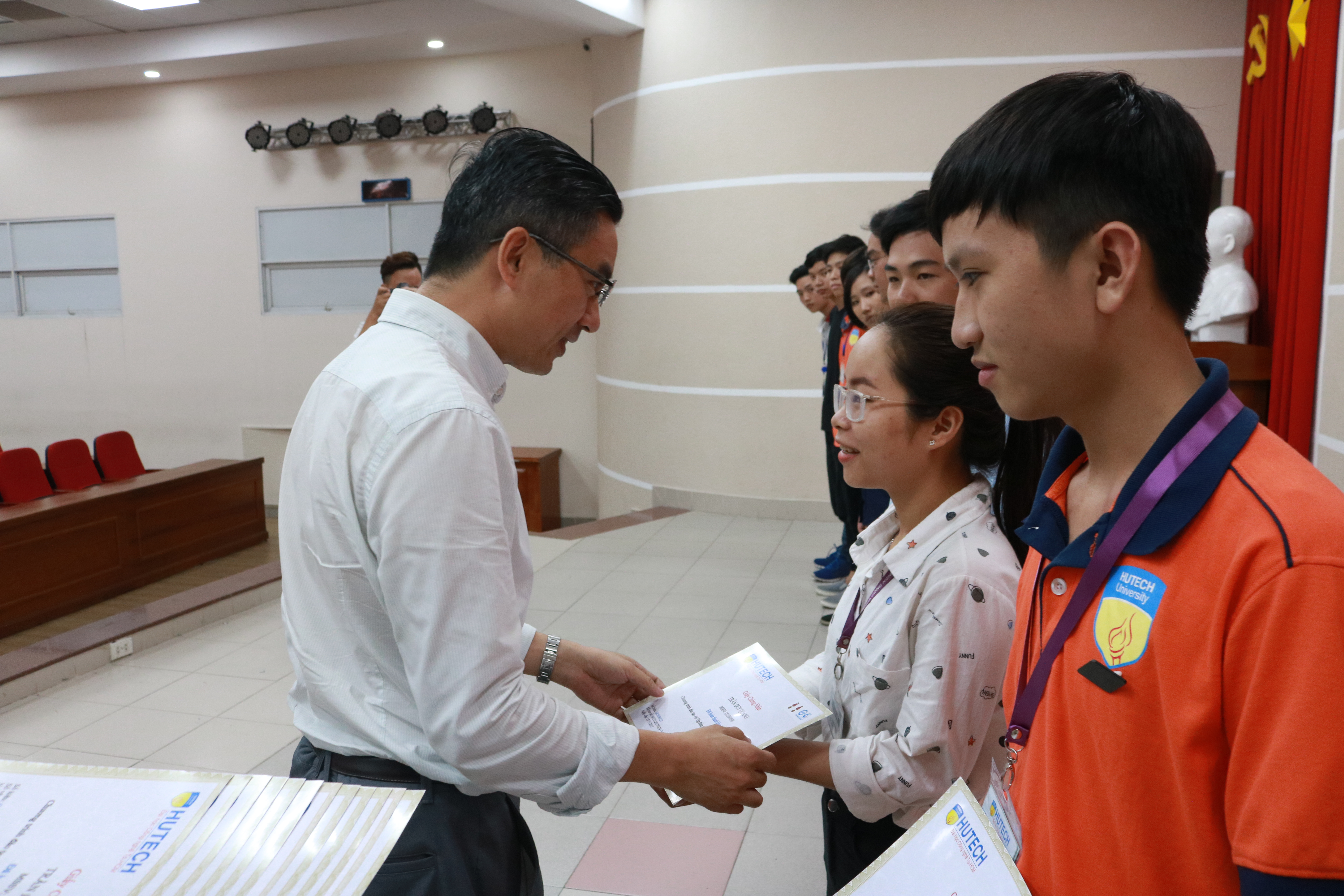 Viện Công Nghệ Việt - Nhật cấp giấy chứng nhận cho Sinh viên hoàn thành khoá học NEC - Nhật Bản 28