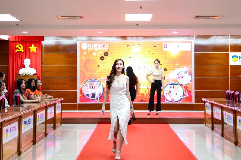 Thí sinh tham gia vòng Sơ khảo Miss HUTECH 2021 đợt 2 - ảnh 24