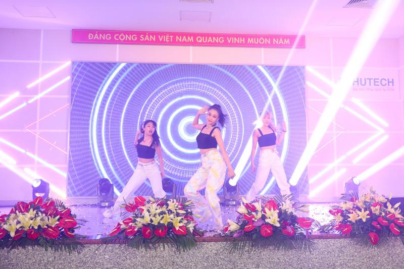 Đêm phát động Miss HUTECH 2021: Dàn nghệ sĩ bùng cháy cùng sinh viên - ảnh 8